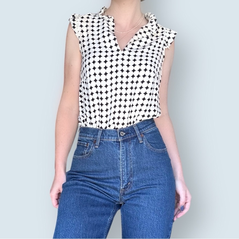 Rose + Olive Black and White Sleeveless Blouse (Size Small)